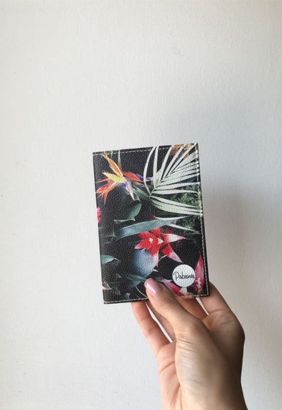 Обкладинка на паспорт Темні Тропічні квіти - Gisolo