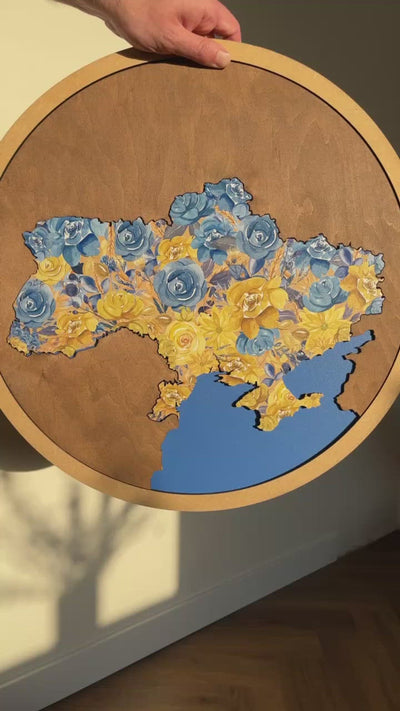 Дерев'яна карта України (кругла одношарова) з малюнком квітів